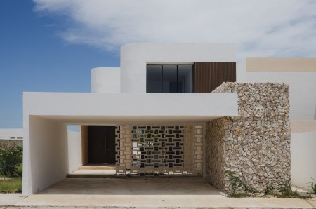 Casa Alaia en Venta dentro privada zona conkal Merida con tres recamaras
